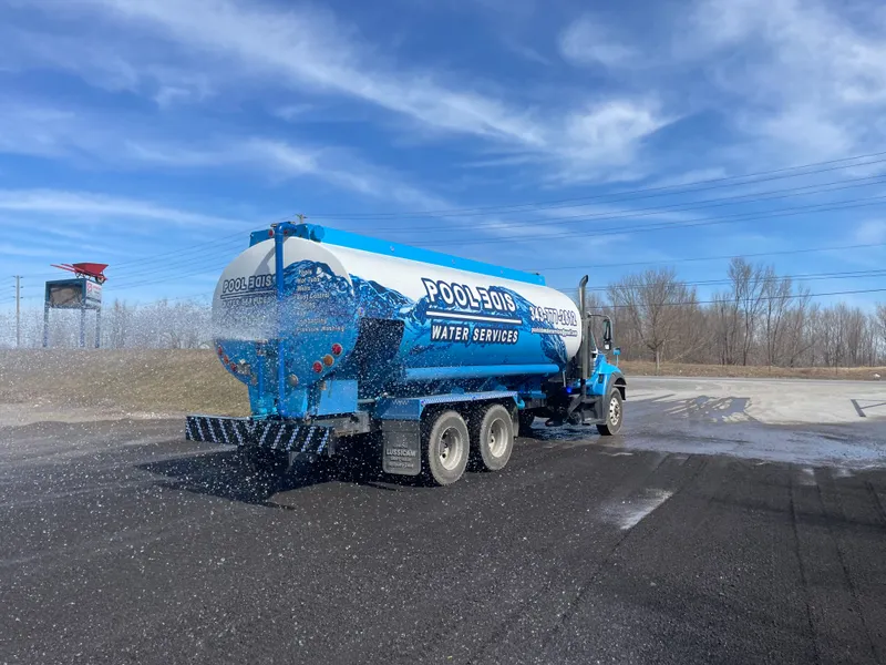 Emergency well water refill underway at an Ottawa property